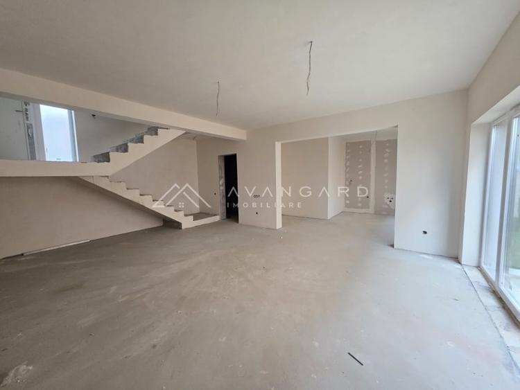 Duplex cu 4 camere cu Canalizare în Dâmbul Rotund