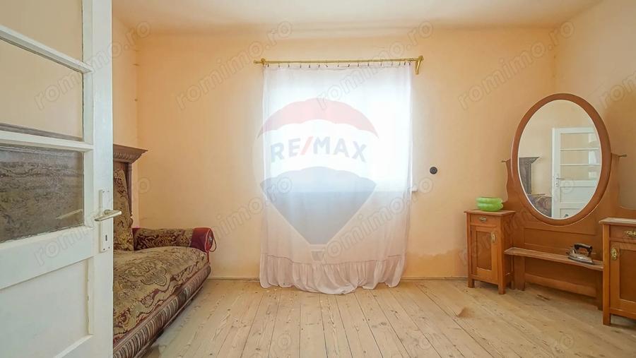 Casă cu 2 camere cu Teren 230 Mp în Schei