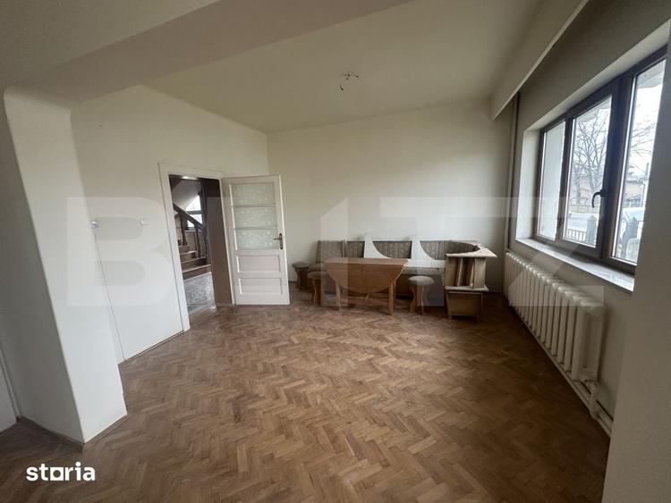 Casă cu 7 camere cu Teren 1171 Mp în Păulești