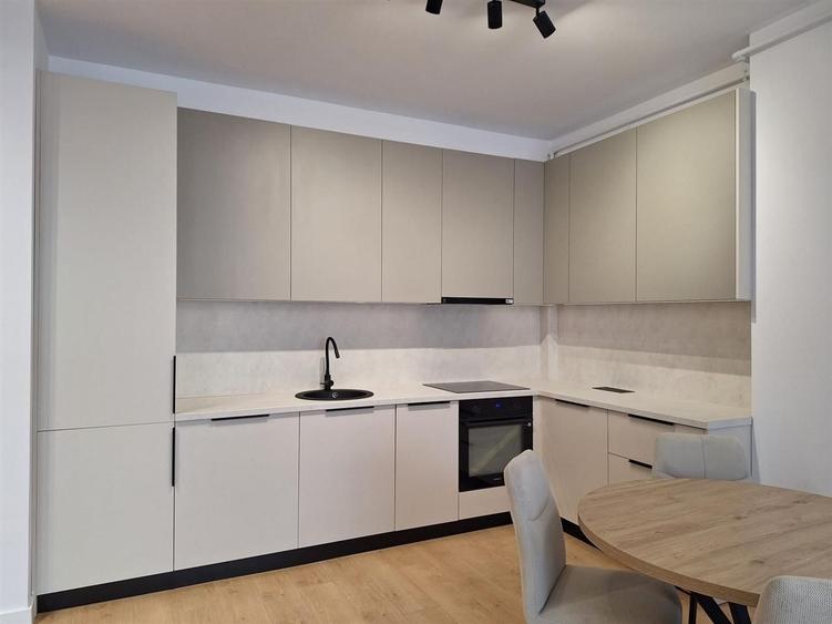 Apartament cu 2 camere semidecomandat, mobilat în Florești