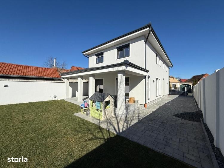 Casă cu 4 camere cu Teren 644 Mp în Șelimbăr