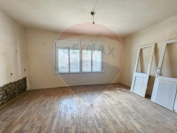 Casă cu 3 camere cu Teren 475 Mp în Central