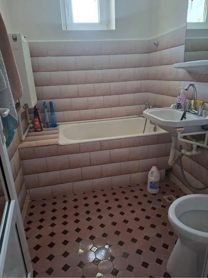 Apartament cu 2 camere semidecomandat în Fetești-Gară