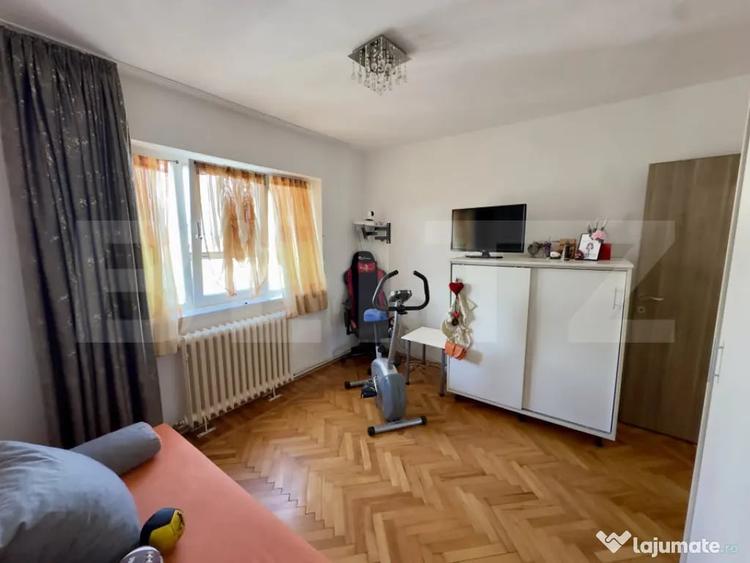 Apartament cu 3 camere decomandat în Cetate
