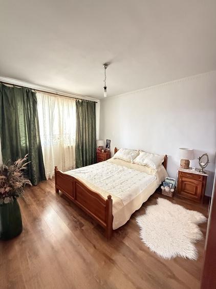 Apartament cu 3 camere decomandat în Nufărul