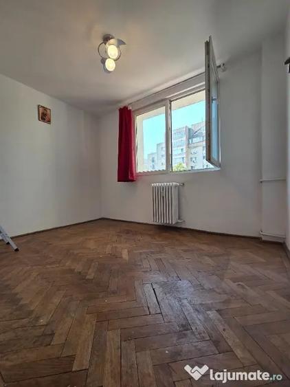 Apartament cu 3 camere semidecomandat în Domenii