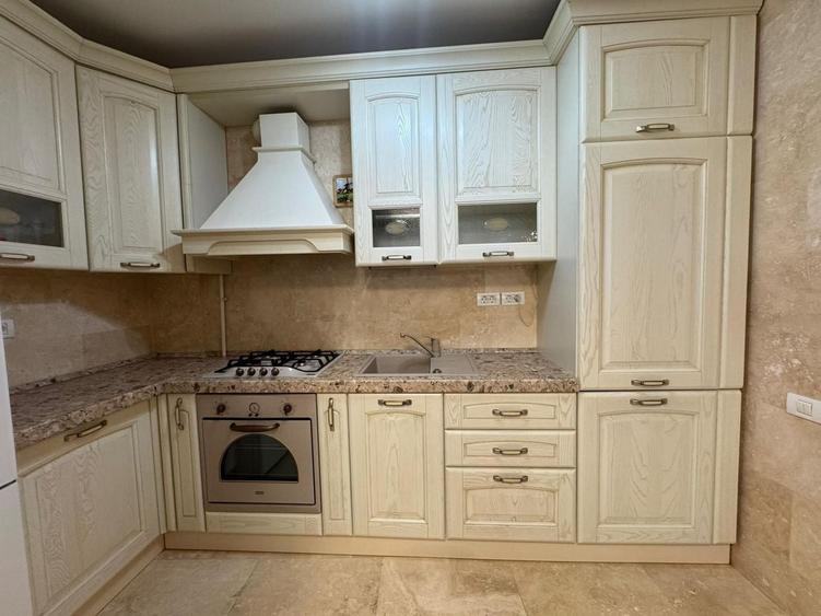 Apartament cu 3 camere semidecomandat, mobilat în Clucerului