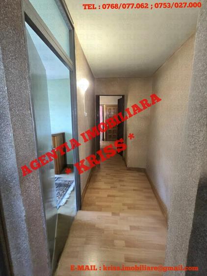 Apartament cu 3 camere decomandat în Craiovei