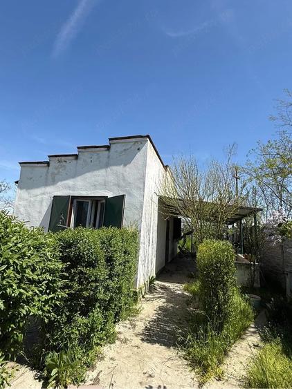 Casă cu 3 camere cu Teren 1300 Mp în Preajba