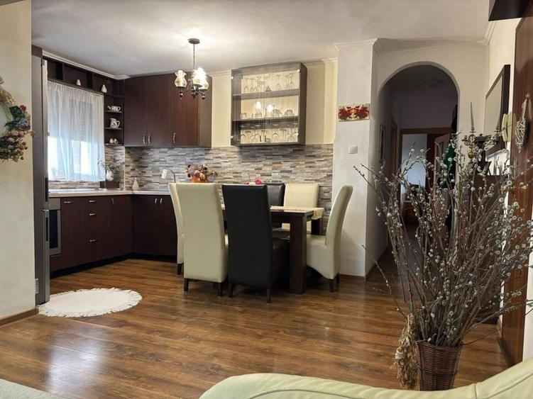 Apartament cu 3 camere decomandat în Nufărul