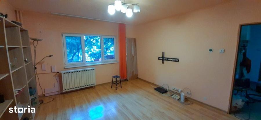 Apartament cu 3 camere decomandat în 13 Septembrie
