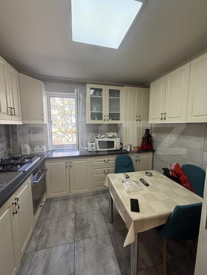 Apartament cu 4 camere decomandat, mobilat în Policlinica