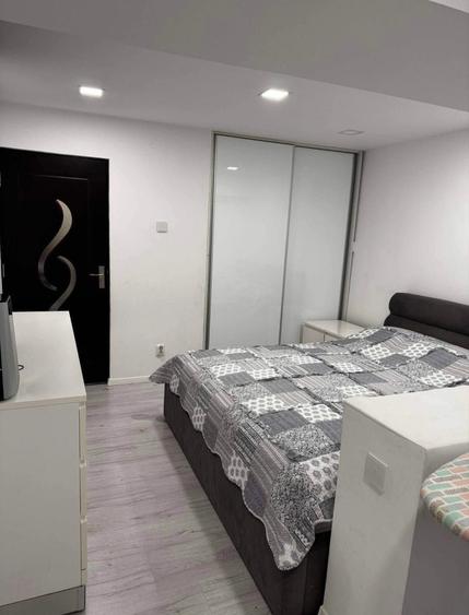 Apartament cu 3 camere decomandat în Exterior Vest