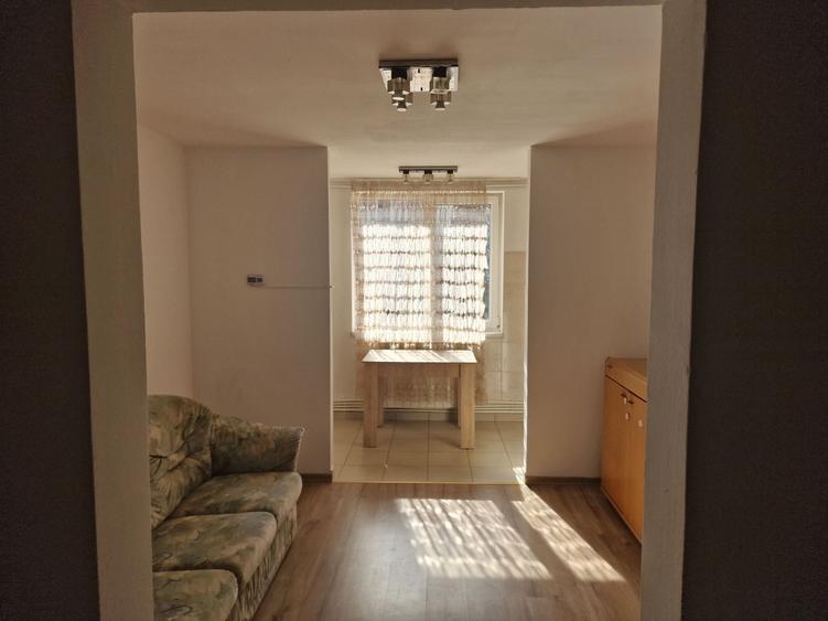 Apartament cu 2 camere semidecomandat în Mărăței