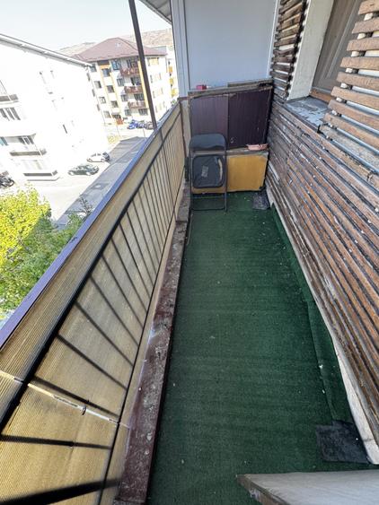 Apartament cu 2 camere semidecomandat, mobilat în Florești