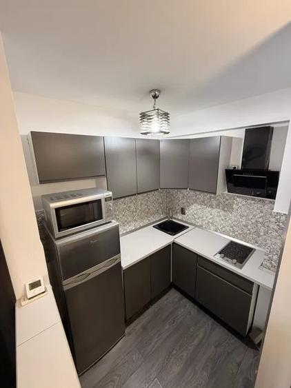 Apartament cu 3 camere semidecomandat, mobilat în Dămăroaia