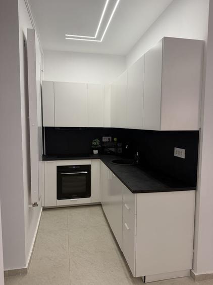 Apartament cu 3 camere decomandat în Romană