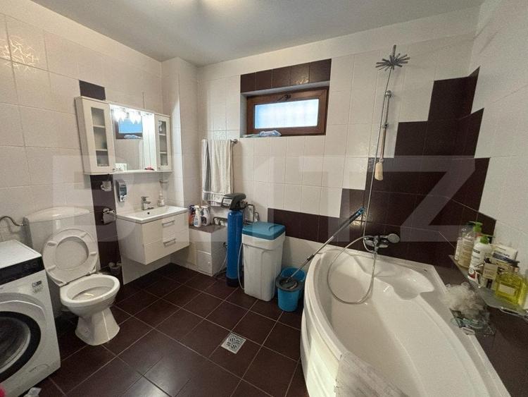Casă cu 5 camere cu Teren 2300 Mp în Aninoasa