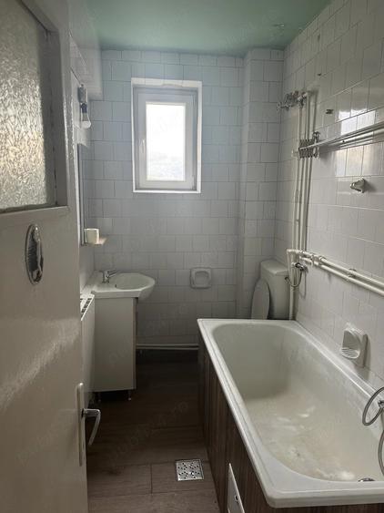 Apartament cu 3 camere nedecomandat în Ilia