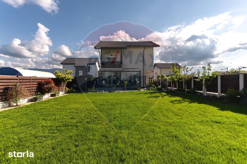 Casă cu 5 camere cu Teren 440 Mp în Bartolomeu