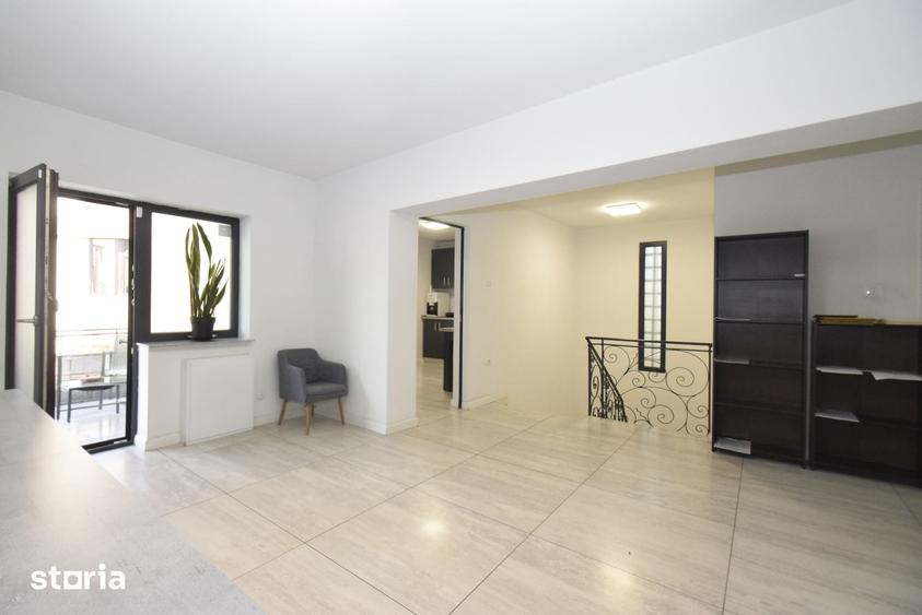 Casă cu 8 camere cu Teren 366 Mp în Calea București