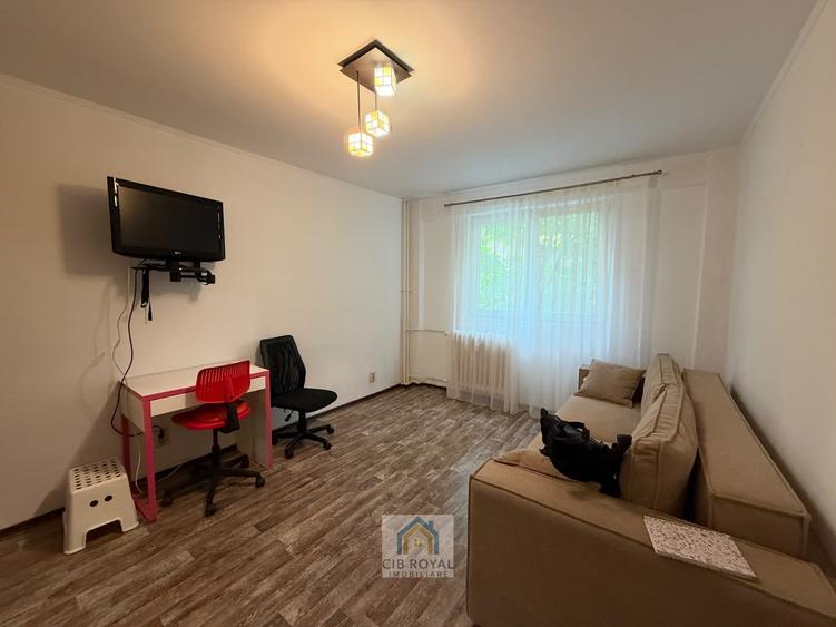 Apartament cu 2 camere decomandat în Victoriei