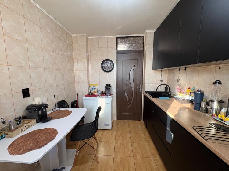 Apartament cu 3 camere decomandat în Apărătorii Patriei
