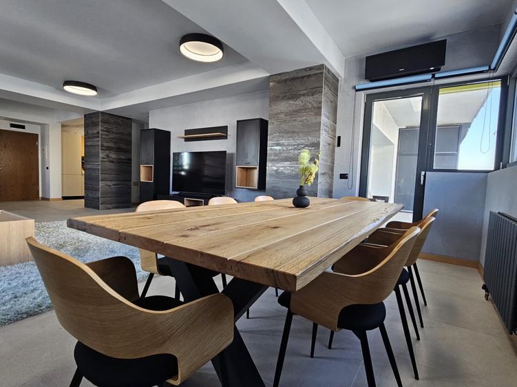 Apartament cu 4 camere decomandat, mobilat în Faleza Nord