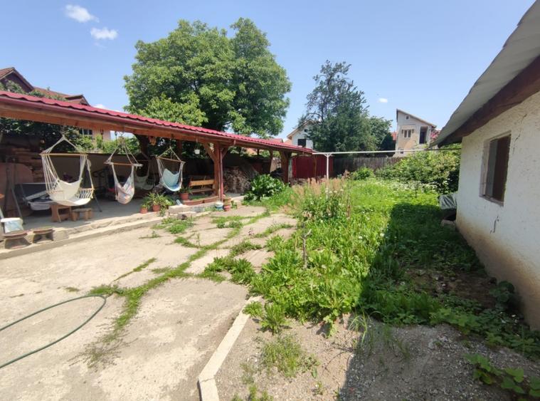 Casă cu 3 camere cu Teren 579 Mp în Florilor