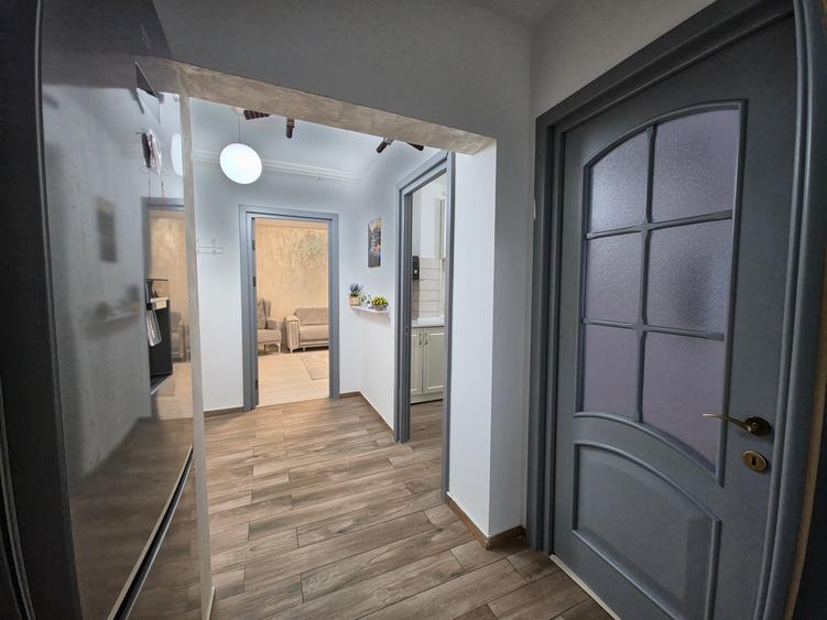 Apartament cu 2 camere decomandat în CET