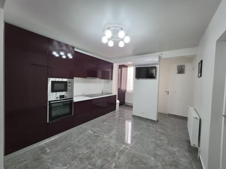 Apartament cu 3 camere decomandat, mobilat în Central