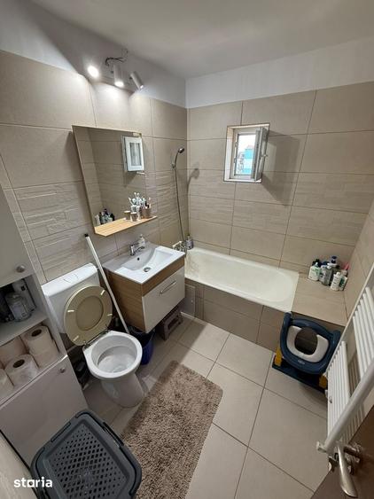 Apartament cu 3 camere decomandat în Craiovița Nouă