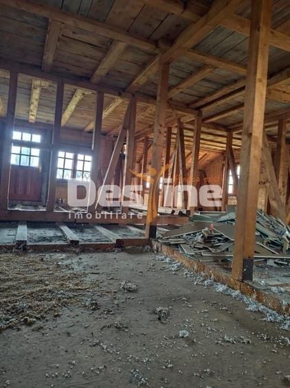 Casă cu 6 camere cu Teren 11250 Mp în Ștubeiu
