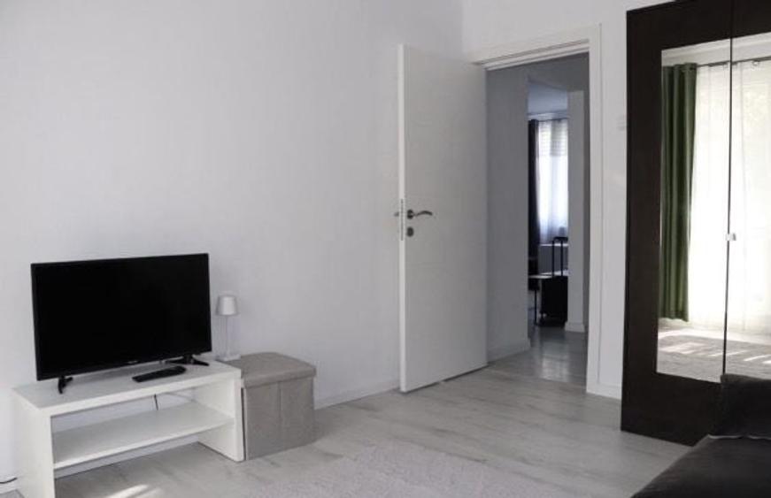 Apartament cu 3 camere semidecomandat, mobilat în Drumul Taberei
