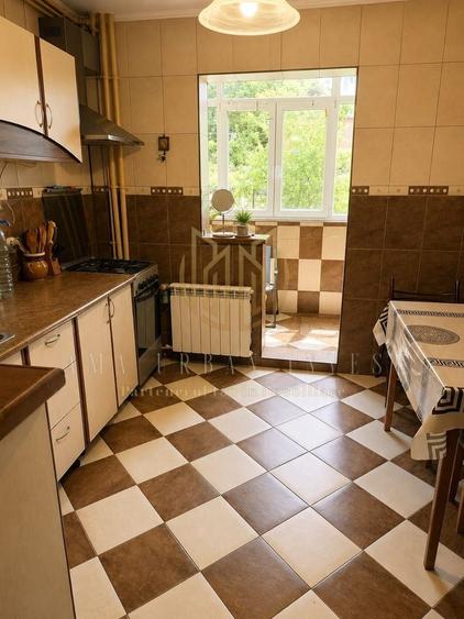 Apartament cu 2 camere semidecomandat în Olteniței