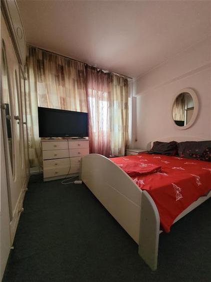 Apartament cu 2 camere decomandat, mobilat în Casa de Cultură