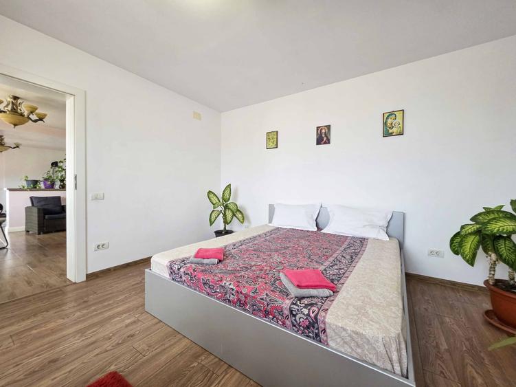 Casă individuală cu 6 camere cu Garaj în Corbu