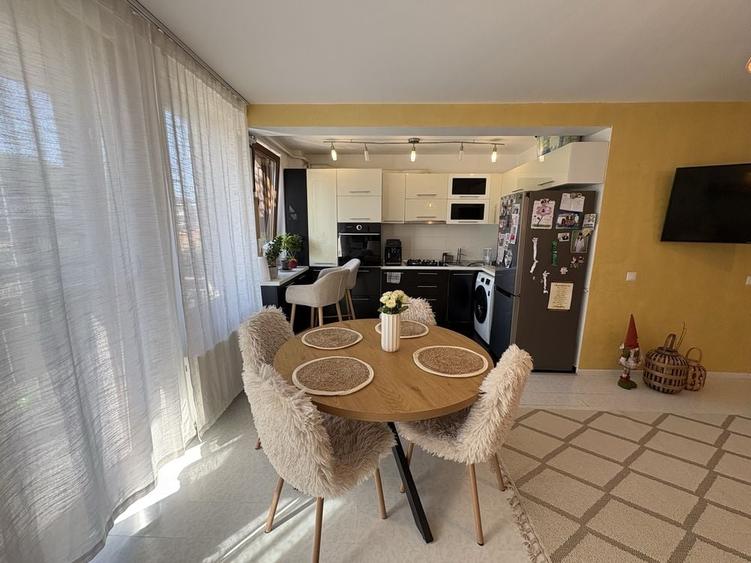 Apartament cu 3 camere decomandat în Florești