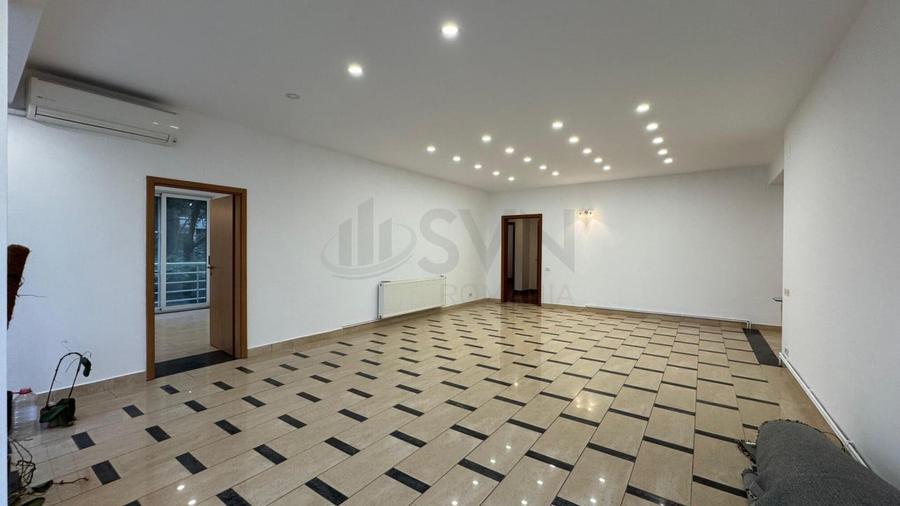 Apartament cu 5 camere decomandat în Primăverii