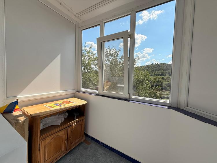 Apartament cu 2 camere decomandat, mobilat în Nicolina