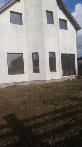Casă cu 4 camere cu Teren 1000 Mp în Săsar
