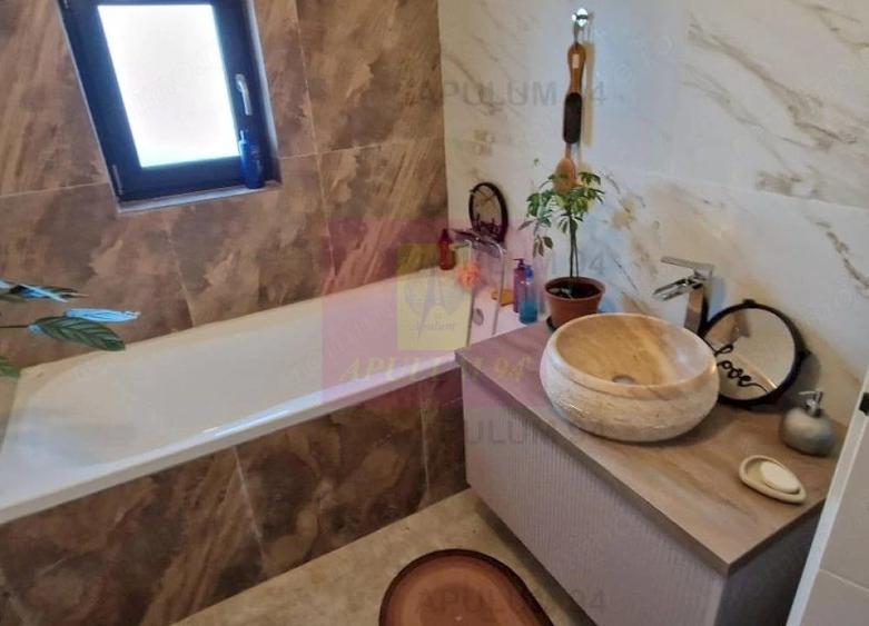 Casă cu 4 camere cu Teren 500 Mp în Gulia