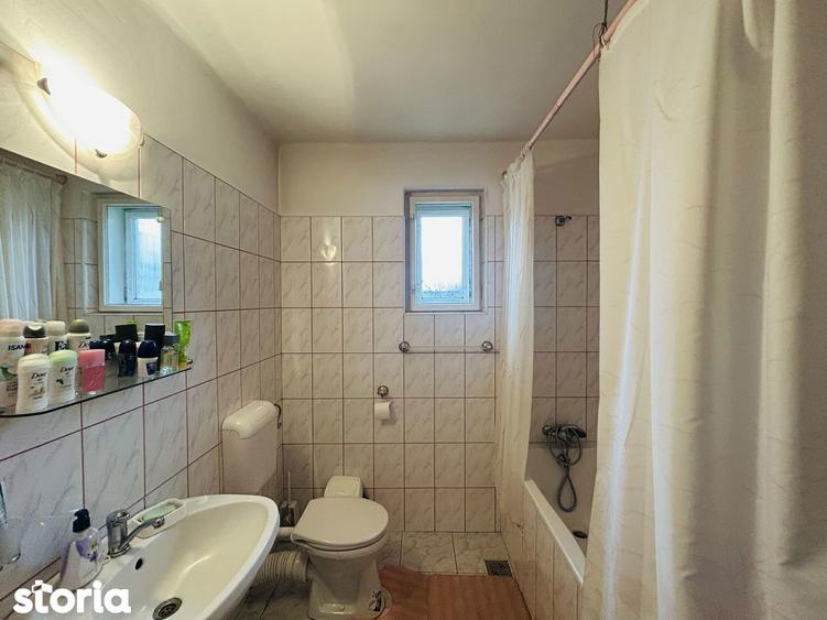 Casă cu 7 camere cu Canalizare în Sub Arini