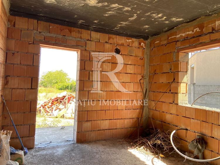 Casă individuală cu 4 camere cu Canalizare în Centura