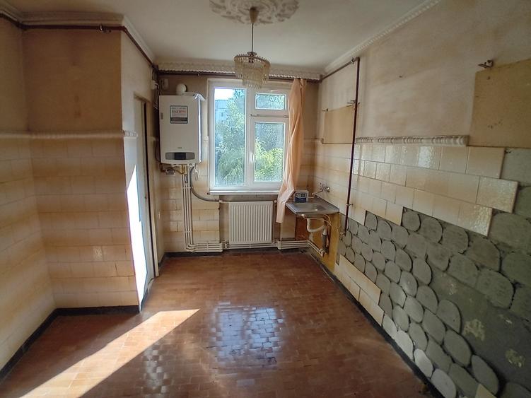 Apartament cu 3 camere decomandat în Calea Romanului
