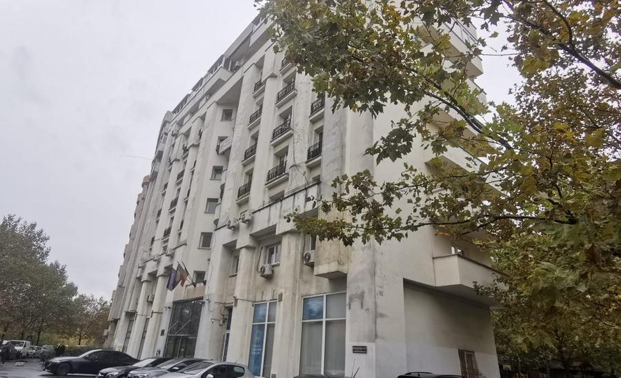 Apartament cu 8 camere decomandat în Mărășești