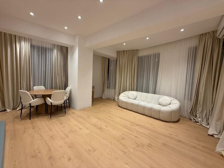 Apartament cu 3 camere semidecomandat, mobilat în Obor