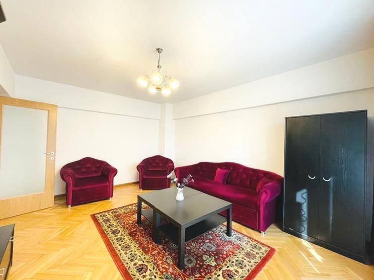 Apartament cu 3 camere decomandat, mobilat în P-ța Unirii