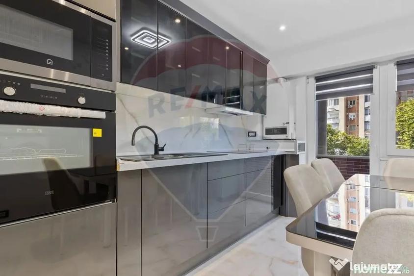 Apartament cu 3 camere decomandat în Băncilor