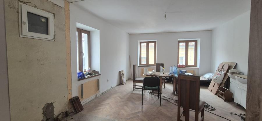 Casă individuală cu 6 camere cu Teren 60 Mp în Centrul Istoric